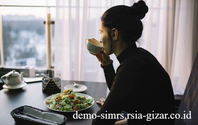 Praktikkan Mindfulness Saat Makan untuk Mengurangi Stres