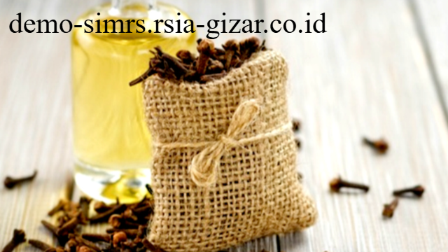 Minyak Atsiri Bunga Cengkih Menghambat Pertumbuhan Plak Mikroba Guna Mengamankan Lapisan Enamel Gigi